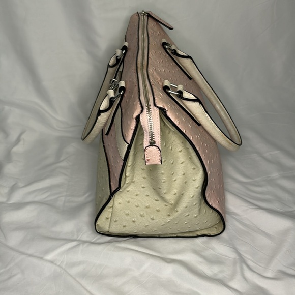 Guess purse pink and white - Picture 2 of 10